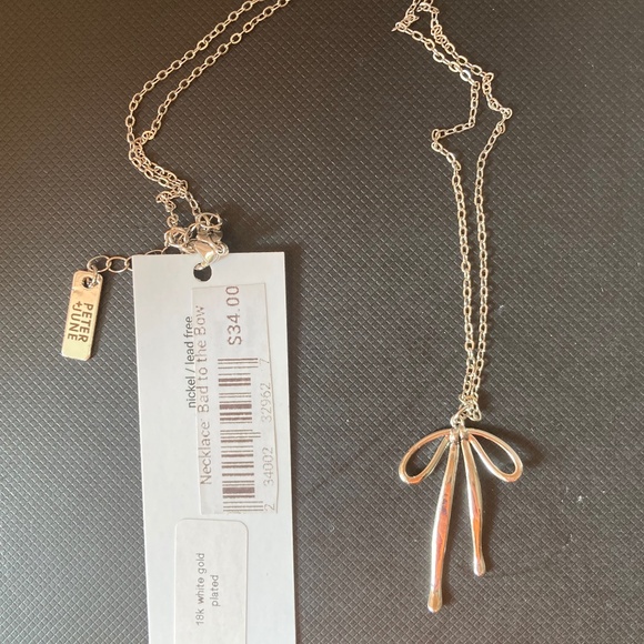 18k White Gold Bow Necklace - Picture 1 of 4